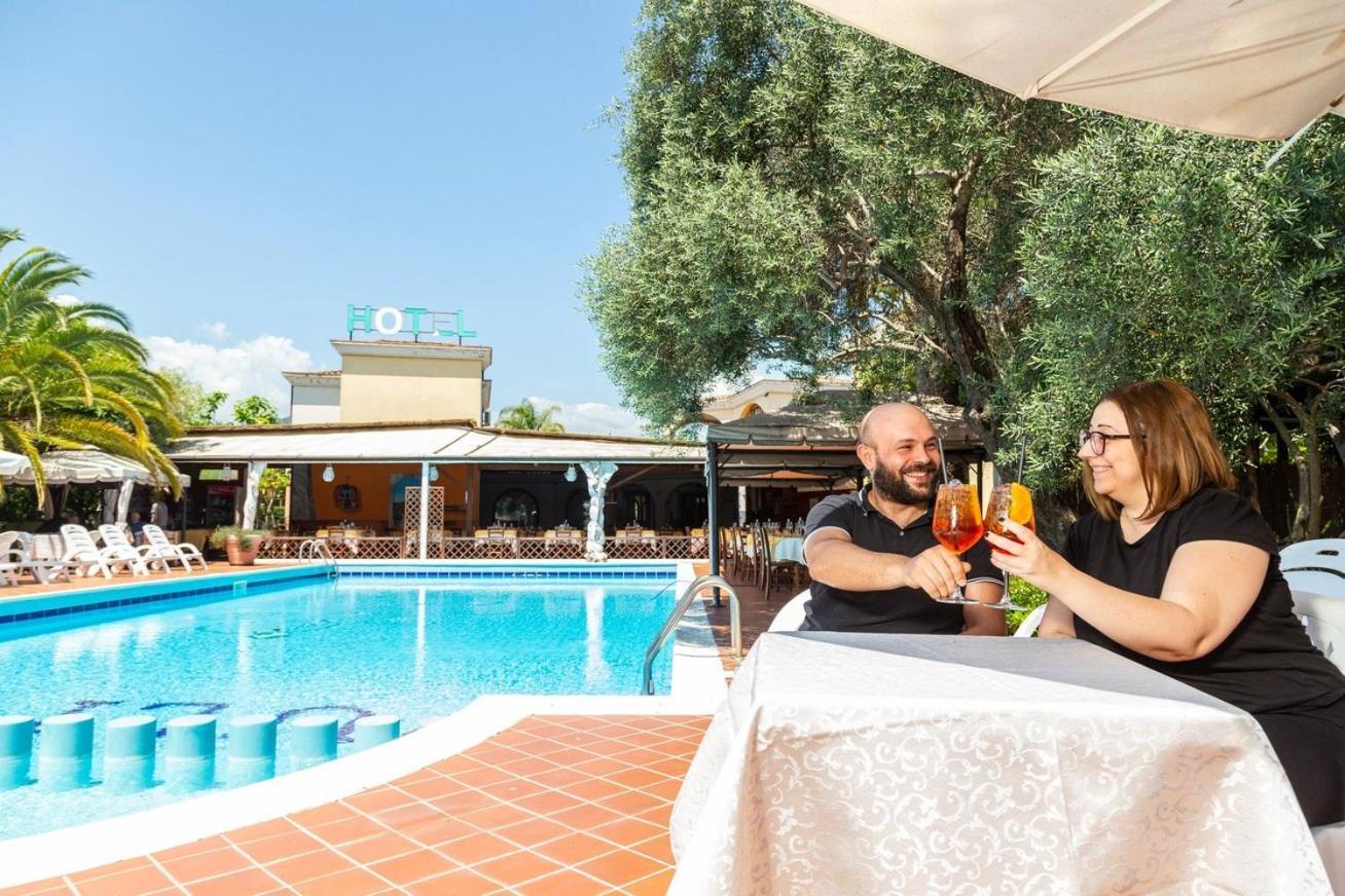 Hotel L'Ulivo Girasole Kültér fotó