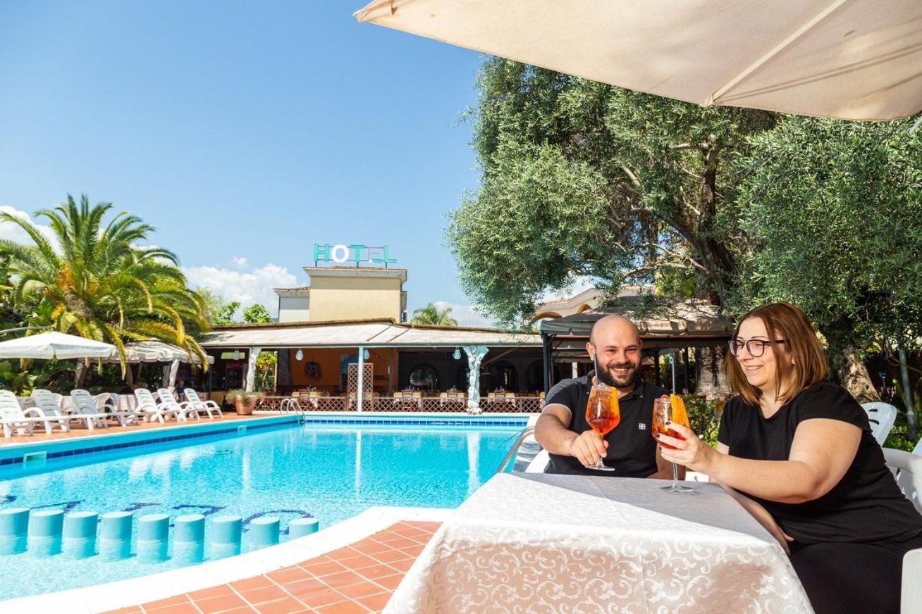 Hotel L'Ulivo Girasole Kültér fotó